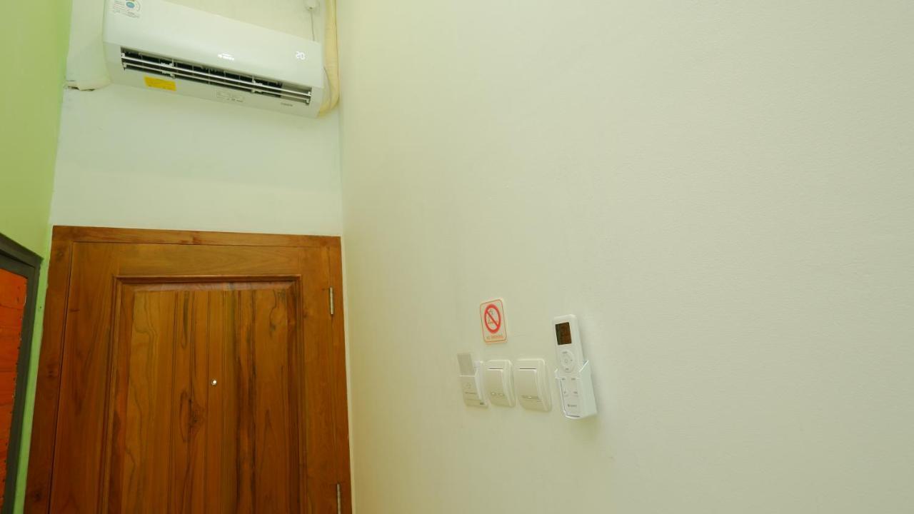Cabin Hotel Ringroad Utara Maguwo Экстерьер фото