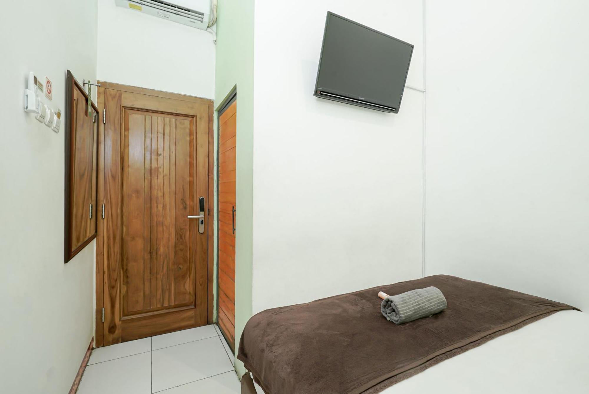 Cabin Hotel Ringroad Utara Maguwo Экстерьер фото